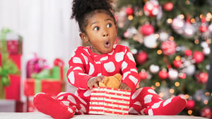Girl_opening_Christmas_present